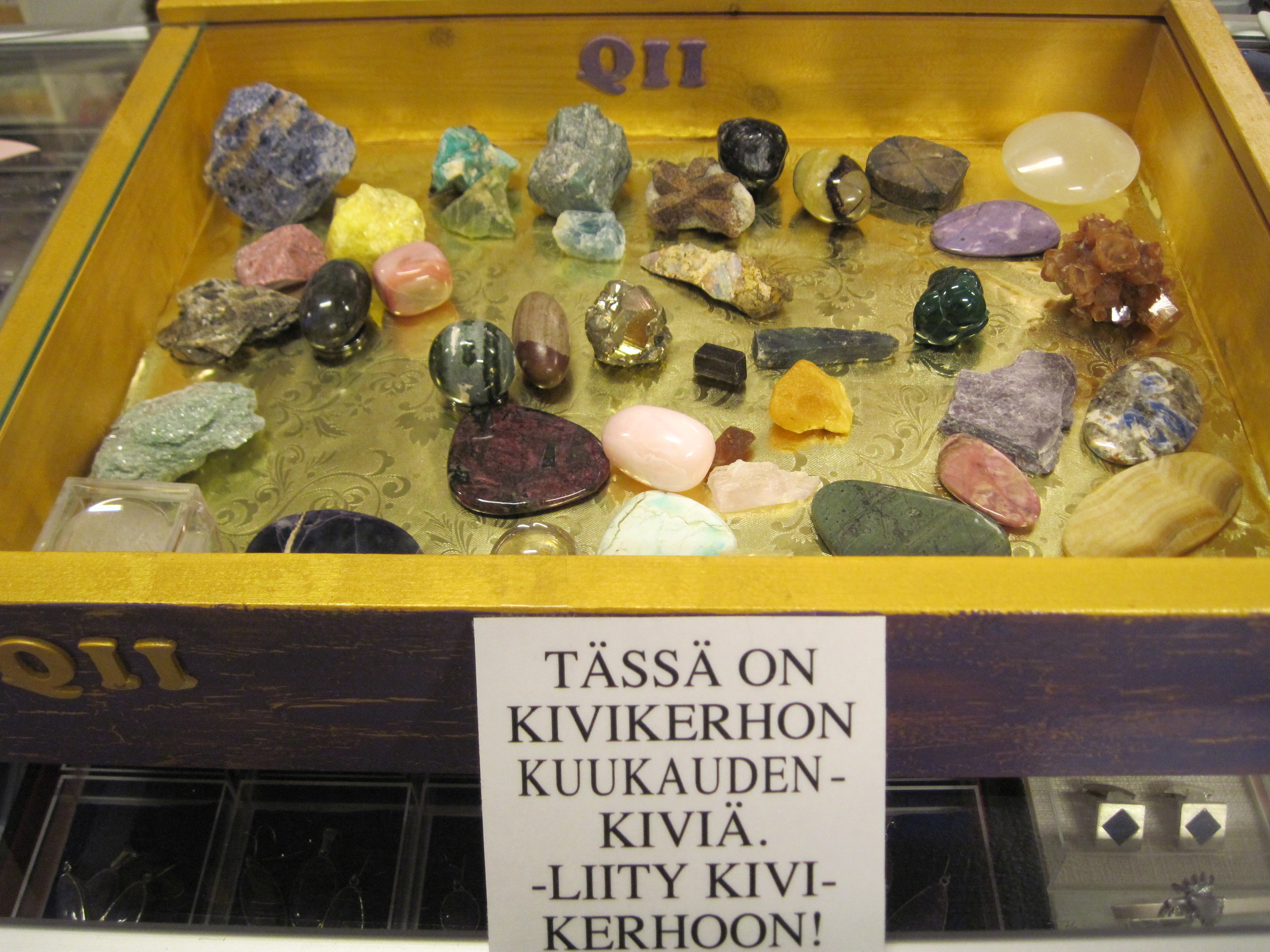 Qii Kivikerhon kuukaudenkivet no 1-112