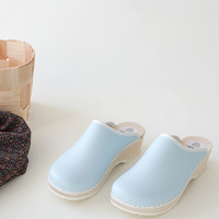 Clogs, sky