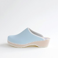 Clogs, sky