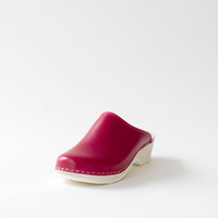 Clogs, lingonberry