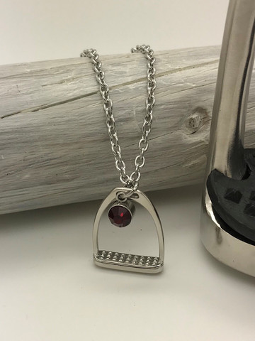 Believe -stirrup necklace 70cm red