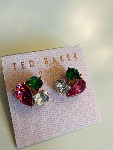 Ted Baker- Carna, korvakorut. Swarovski kristalli