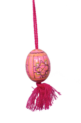 Käsinmaalattu pinkki Pysanka-muna