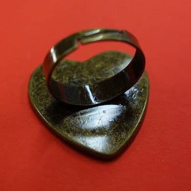Ring base, heart, c. bronze