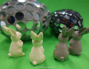 Polyresin Rabbits with adhesive dot, 4pcs