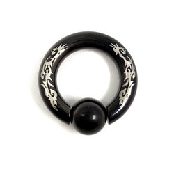 Lävistysrengas, BCR (kirurginteräs) Black Tribal 4mm/17mm