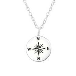Hopeinen kaulakoru, Compass