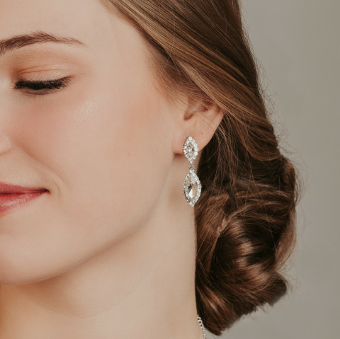 Strassikorvakorut, ROMANCE|Annabella Earrings (myös kullanvärisenä)