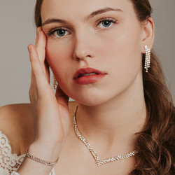 Strassikaulakoru, ROMANCE|Claudette Necklace in Gold