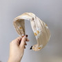 Hiuspanta|SUGAR SUGAR, Comfy Satin Daisy -vaalea beige satiinipanta