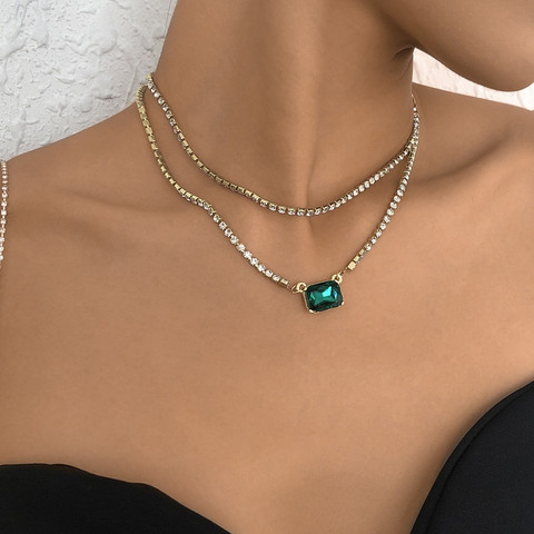FRENCH RIVIERA|Emerald Necklace in Gold -strassikoru vihreällä kivellä
