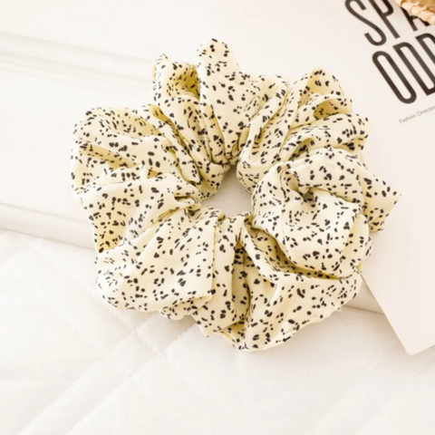 SUGAR SUGAR®, Autumn Mornings Scrunchie -valkoinen hiusdonitsi