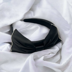 SUGAR SUGAR®, Charlotte Hairband -musta hiuspanta rusetilla