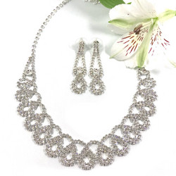Korusetti, Strassikaulakoru ja korvakorut/Round Teardrop Necklace with Earrings