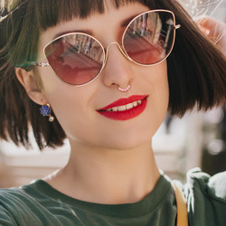 Lävistysrengas 1,2mm, Illuminating Front Facing Hoop Ring in L. Green