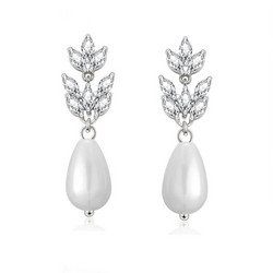 Kristallikorvakorut, ATHENA BRIDAL|Delicate Pearl Earrings