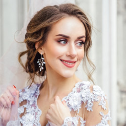 Kristallikorvakorut, ATHENA BRIDAL|Crystal and Opal Twine Earrings
