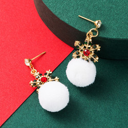 Korvakorut, Pompom Snowflake Earrings in Gold -lumihiutalekorvakorut