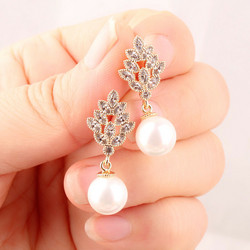 Juhlakorvakorut, ROMANCE|Classic Pearl Earrings in Silver