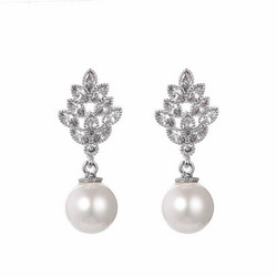 Juhlakorvakorut, ROMANCE|Classic Pearl Earrings in Silver