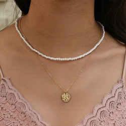Kerroskaulakoru, FRENCH RIVIERA|Delicate Pearl Layer Necklace in Gold