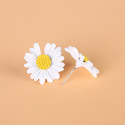 Kukkakorvakorut, FRENCH RIVIERA|Daisy -valkoiset kukkanapit