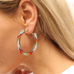 FRENCH RIVIERA|Boho Hoops -kirurginteräksiset helmikoristeiset renkaat
