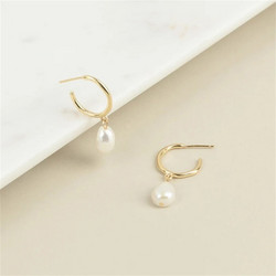FRENCH RIVIERA|Perle Earrings in Gold -teräsrenkaat helmellä