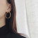 FRENCH RIVIERA|Large Josie Hoops -teräksiset kierrerenkaat (kulta)