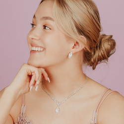 Strassikorvakorut, ROMANCE|Emily -hopeanväriset juhlakorvakorut