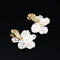 FRENCH RIVIERA|Emmaline Earrings -valkoiset terälehtikorvakorut