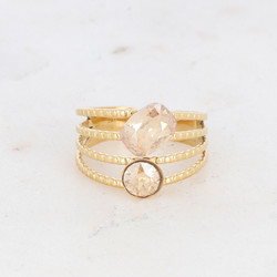 BOHM PARIS|Bague Lolita -kirurginterässormus beigellä kivellä