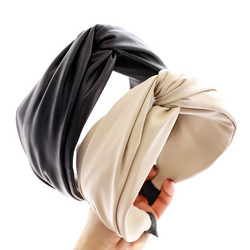SUGAR SUGAR®, Teagan Hairband -musta keinonahka comfy-hiuspanta