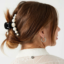 SUGAR SUGAR, Large Pearl Clip -iso helmikoristeinen hiusklipsi
