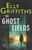 Griffiths, Elly: The ghost fields