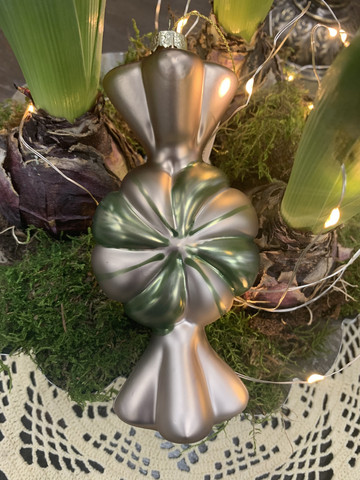 Lasinen kuusenkarkki ”toffee” by Chic Antique, kuusenkoriste