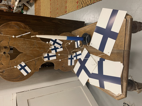 Suomenlippunauha 2 m, paperiset suuret liput