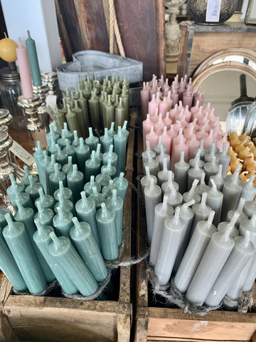 Läpivärjätyt antiikkikynttilät,´dinner candles
