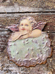 Kaunis jouluinen peltikoriste, vanhanajan enkeli by Chic Antique