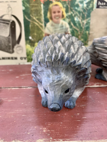 Käsin veistetty puinen koriste, siili (Hedgehog), Wildlife Garden