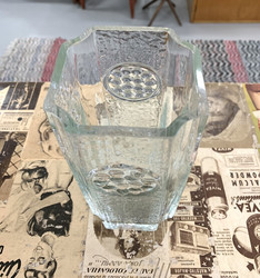 Riihimäen lasin kirkas vaasi 1960-luvulta Rondella by Tamara Aladin
