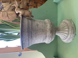 Vanhantyylinen, jalallinen sinkkimalja Chic Antiquelta, väri harmaa