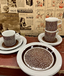 Arabia Faenza ruskea kukka kahvikuppi ja leipälautanen