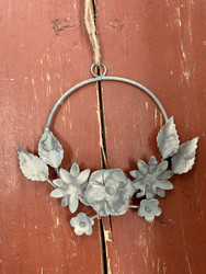 Kaunis metallinen pieni kranssi juuttinarussa, ovikoriste,Chic Antique