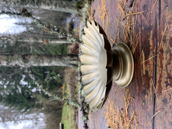 Messinginvärinen, piparkakkureunainen, jalallinen malja, Chic Antique