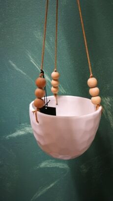 Hanging pot white