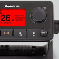 Raymarine Ray63 VHF-Radiopuhelin sisäisellä GPS:llä