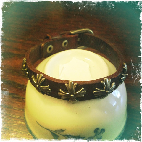 Small leather bracelet with metal Maltese cross