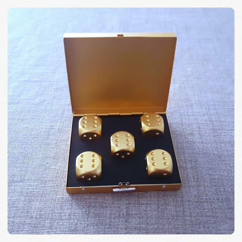 metallic dices in metal case (6D), golden colour