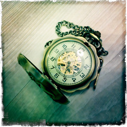 Big Mechanical Pocketwatch with Victorian styled patterns